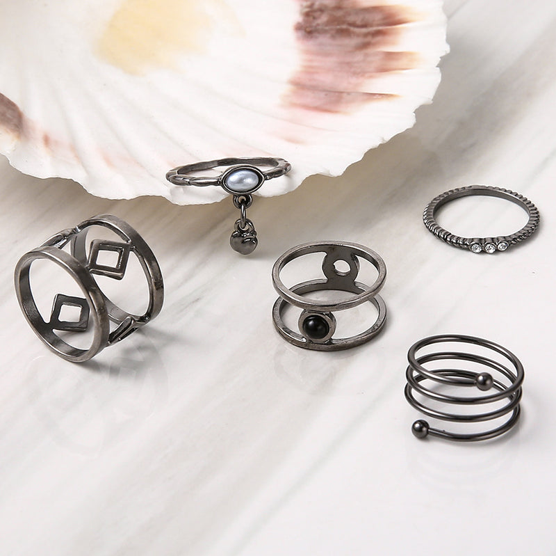 Anillo clásico con encanto atemporal