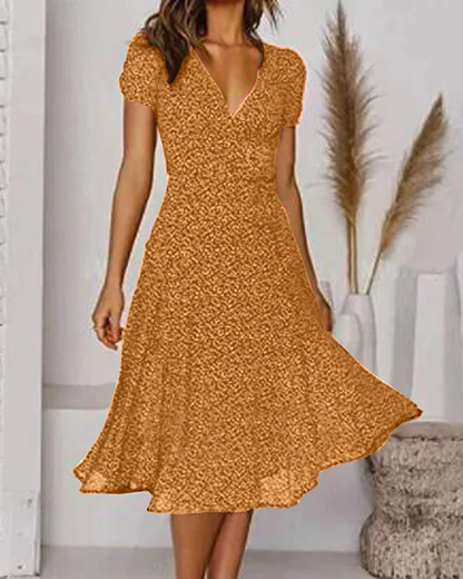 KL | Vestido de gasa estampada con mangas cortas y escote en V