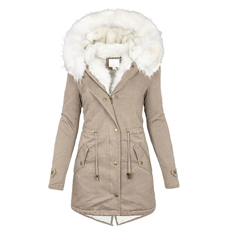 CM | Elegante abrigo con capucha de piel