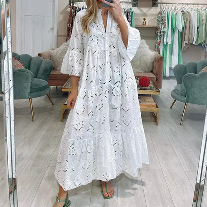 KL | Elegante vestido con ojales bordados