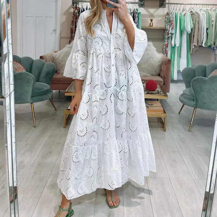 KL | Elegante vestido con ojales bordados