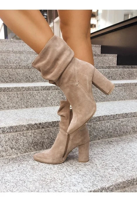 Botas con tacón cuadrado de ante