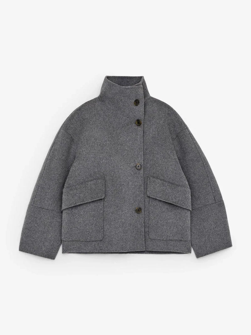 Chaqueta moderna y minimalista