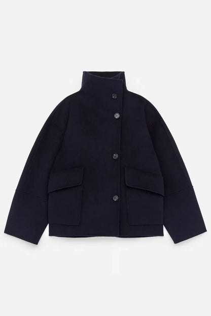 Chaqueta moderna y minimalista