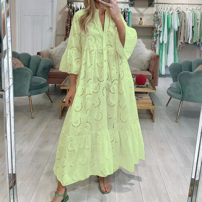 KL | Elegante vestido con ojales bordados
