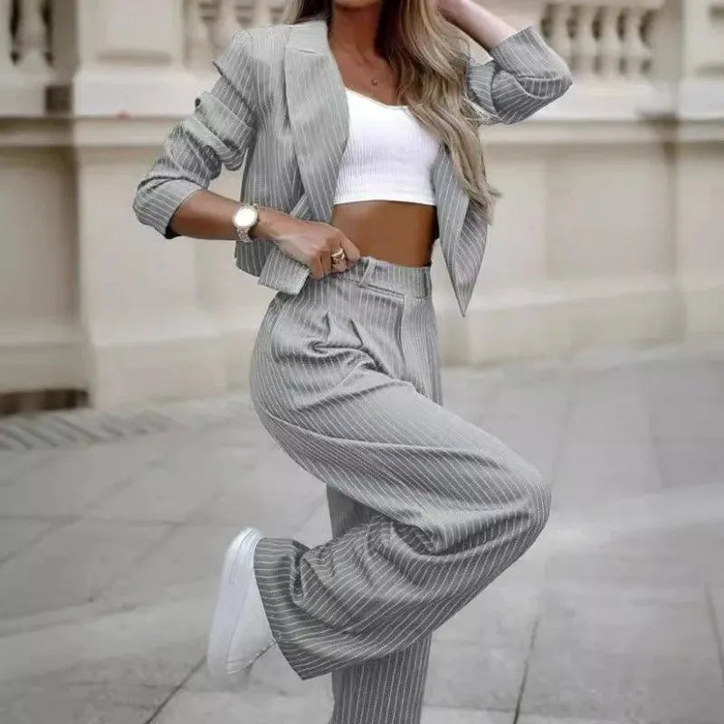 CM | Elegante blazer de señora con pantalón a juego