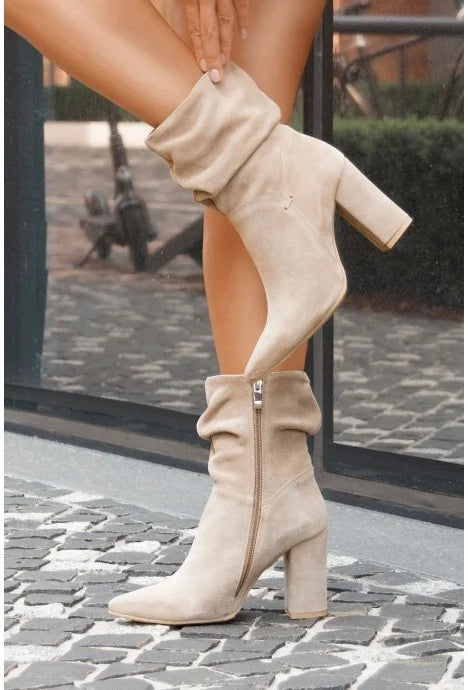 Botas con tacón cuadrado de ante