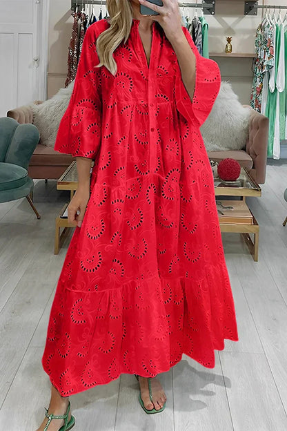 KL | Elegante vestido con ojales bordados