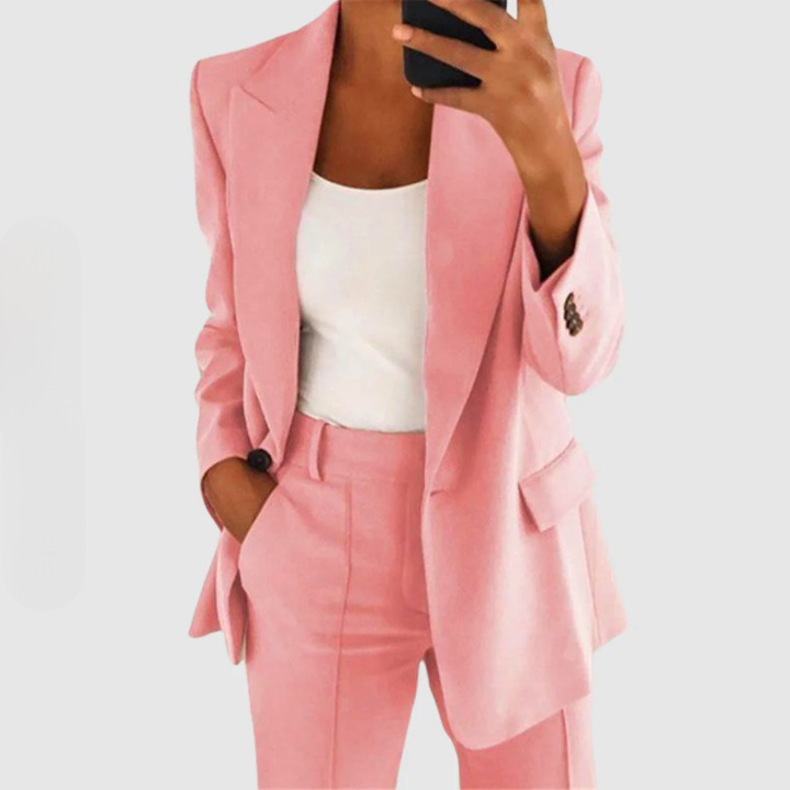 CM | Blazer se prepara para un elegante refinamiento