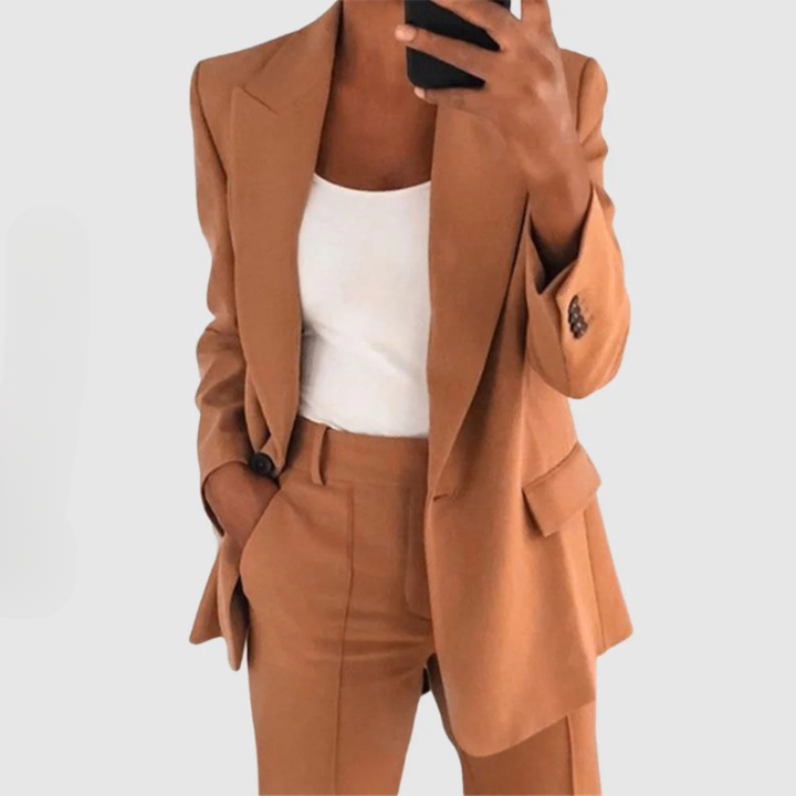CM | Blazer se prepara para un elegante refinamiento
