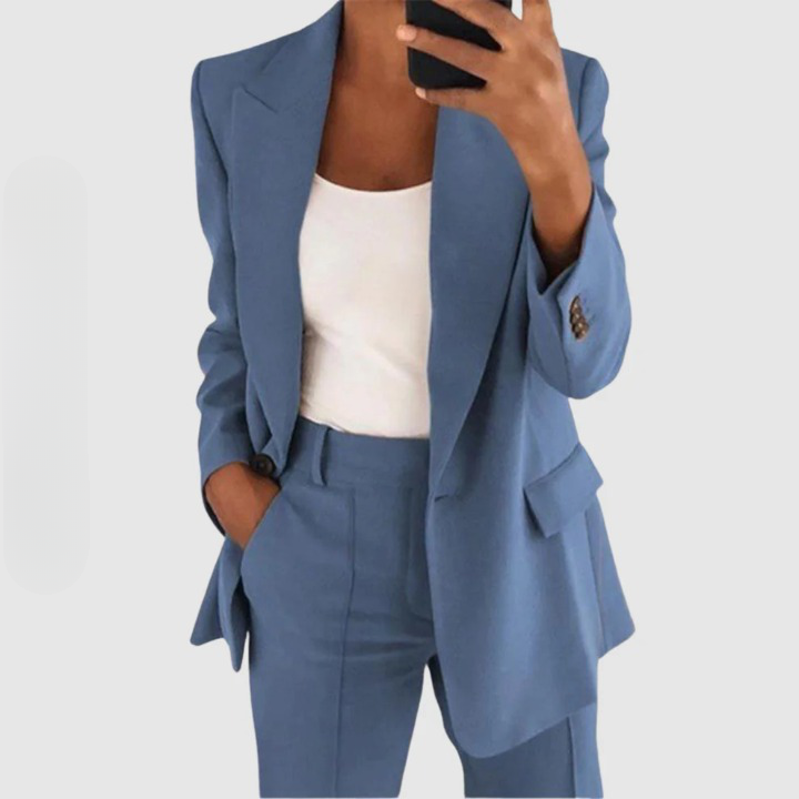 CM | Blazer se prepara para un elegante refinamiento