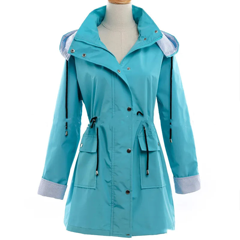 CM | Chaqueta impermeable con capucha y botones