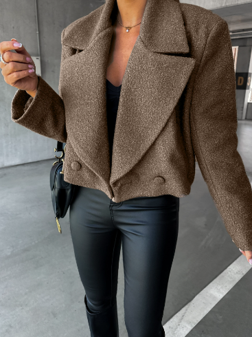 CM | Chaqueta larga con botones y bolsillos