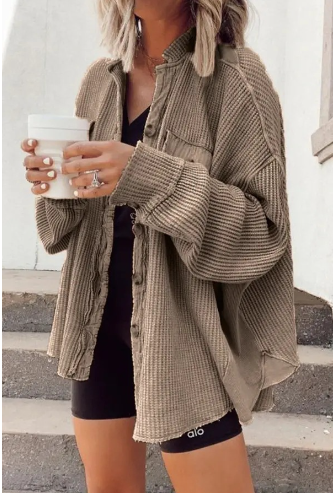 CM | Abrigo de moda con botones: combina comodidad y estilo moderno