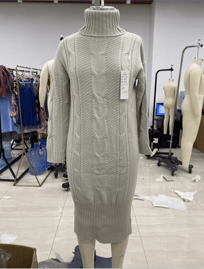 CM | Jersey de cuello alto de punto trenzado y holgado 2024