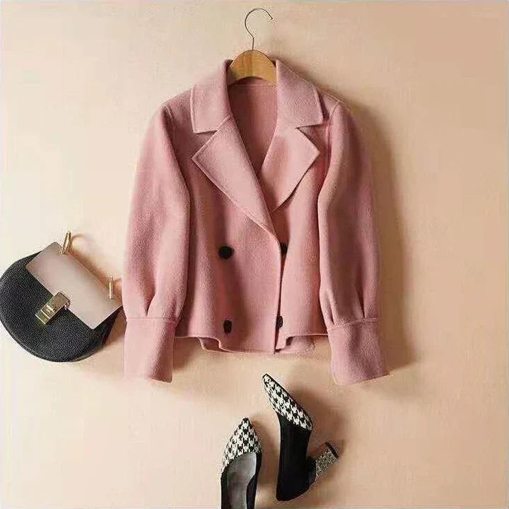 CM | un abrigo corto monocolor de mujer