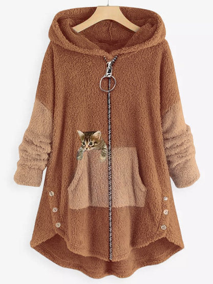 Abrigo polar con capucha, paneles colorblock y bolsillo bordado con gatito