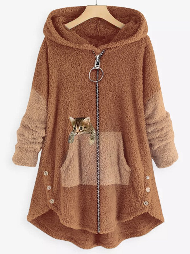 Abrigo polar con capucha, paneles colorblock y bolsillo bordado con gatito